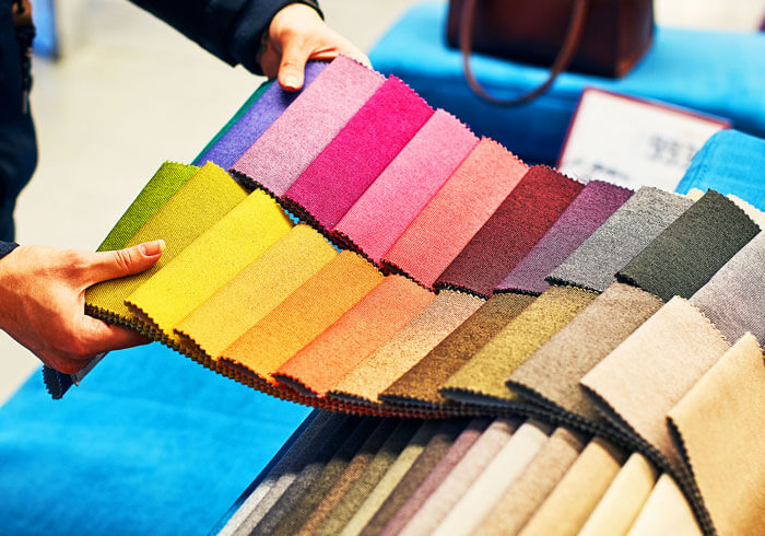 1250 образцов ткани и кожи