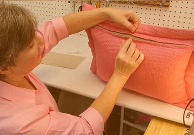 Перетянем подушки и пуфы